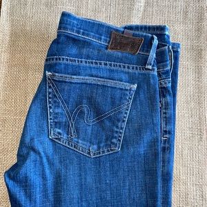 Citizens of Humanity Ava jeans. Mid rise straight leg medium wash denim. Size 28